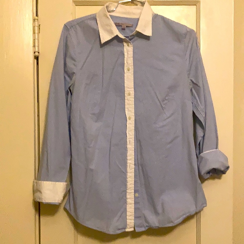 GAP blue & white chambray dress shirt. Size small
